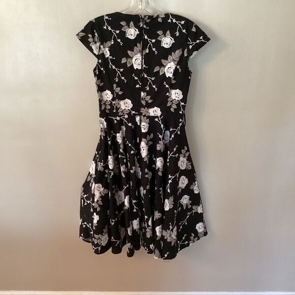 HELL BUNNY VIXEN SZE SMALL NATALIA ROSE BLACK AND WHite RETRO PIN UP SWING DRESS - Picture 6 of 7